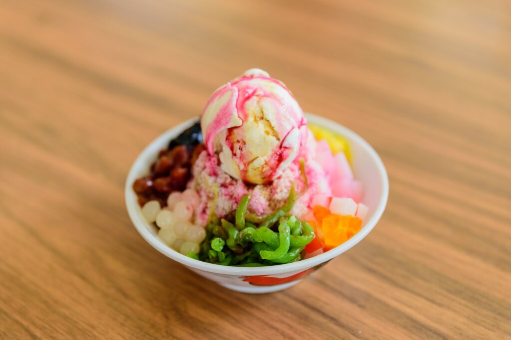 Ice Kachang is a refreshing treat of 
shaved ice traditionally 
topped with sweetened red 
beans and syrup.