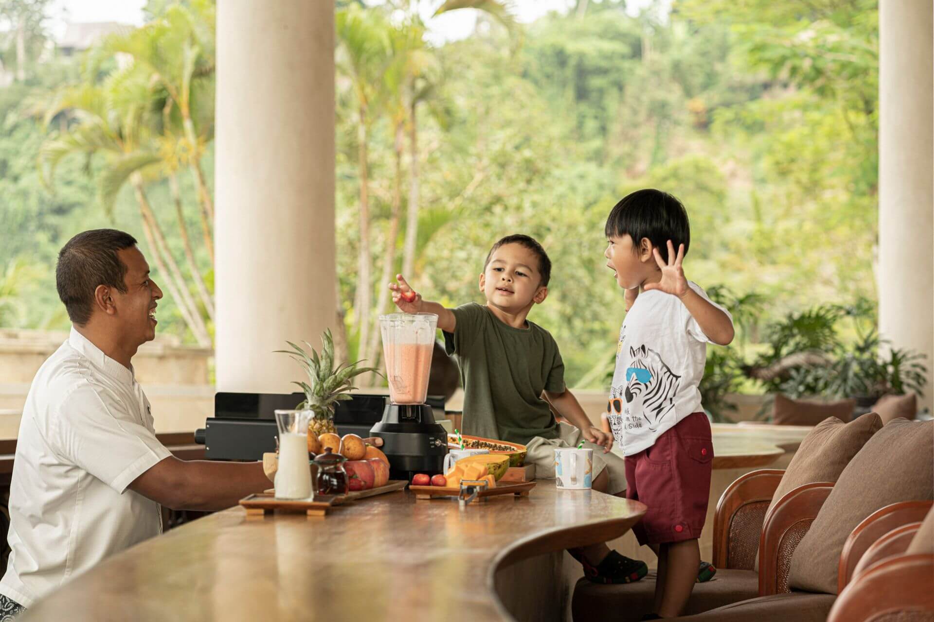 Four Seasons Resort Bali at Sayan is a recommended option to enjoy Bali with kids